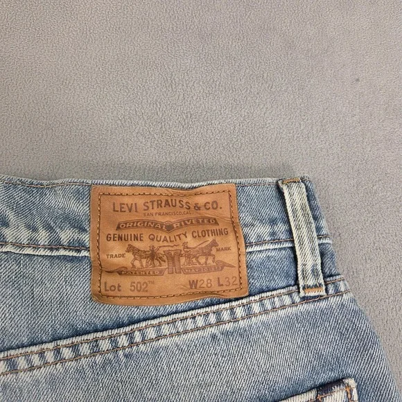 Levi's 502 Mens Jeans 28x32 Blue Light Wash Denim Regular Taper Red Tab Zip Fly